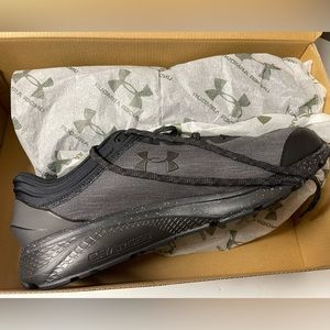 UNDER ARMOUR men’s Charged Escape 3 EVO 4E. Color grey/black